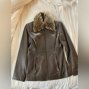 Lamb skin jacket with faux fur collar